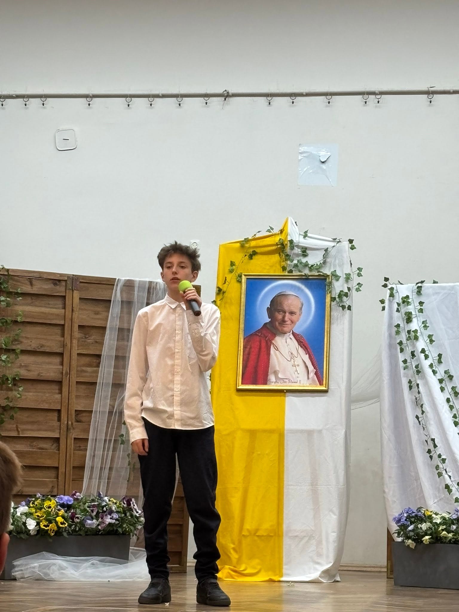Sympozjum „Nauczycielu, ukazujący świętość jako miarę życia” zgromadziło uczestników z całego Podkarpacia